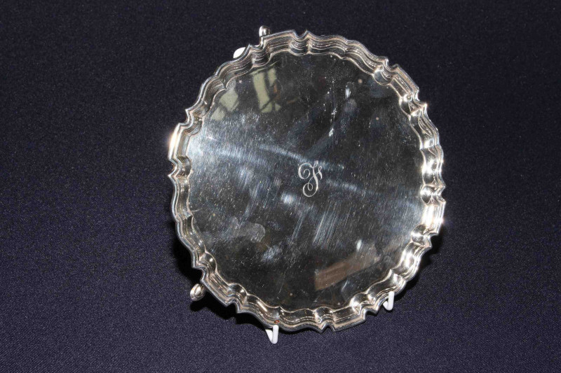 Small silver salver with Chippendale border, Sheffield 1941