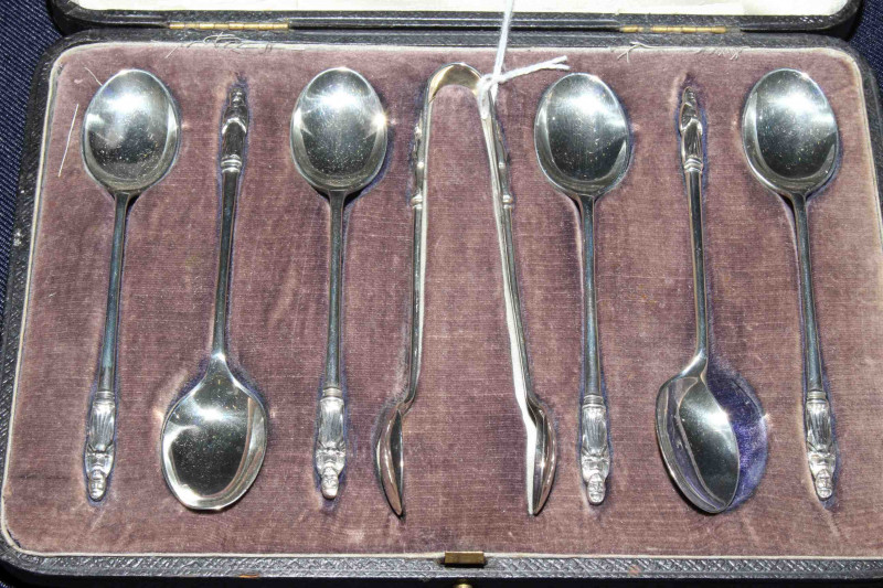 Cased set of Walker and Hall silver apostle teaspoons and tongs, Sheffield 1919