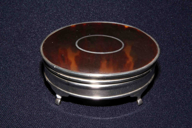 Silver and tortoiseshell oval trinket box by Adie Bros, Birmingham 1923