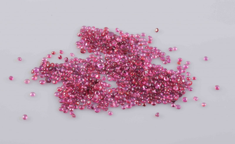 A COLLECTION OF LOOSE RUBIES, mostly round cut of varying sizes. Total weight 22.72cts.