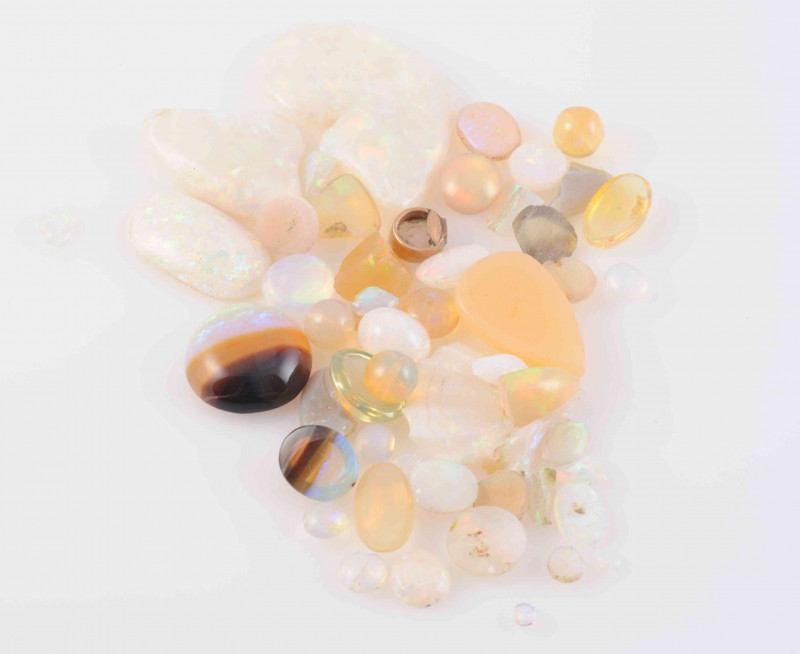 A COLLECTION OF LOOSE OPALS, of varying sizes and cuts.