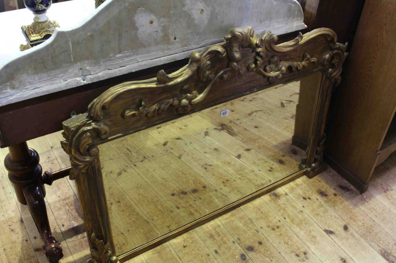 Victorian gilt framed overmantel mirror, 82cm x 117cm