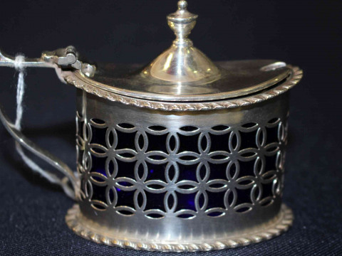 Chester hallmarked silver oval lidded mustard pot with gadroon borders,...