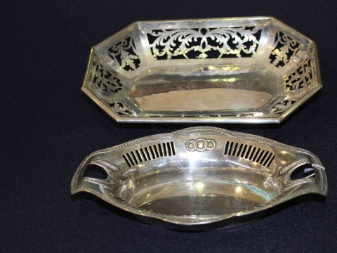 Two German silver pierced bread baskets, 20oz