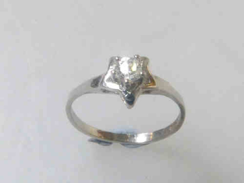 9ct White Gold Ring Set with a White Stone, Size M 1/2