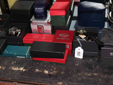 Collection of boxed gents wristwatches