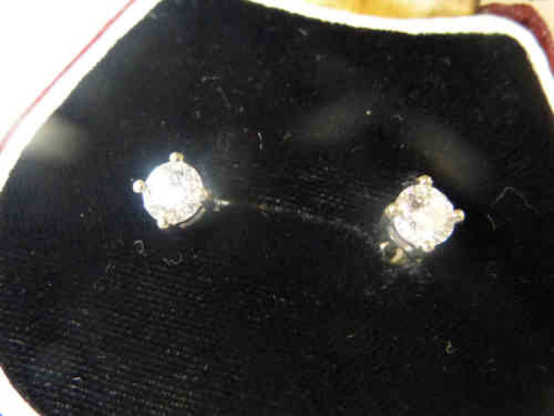 Pair of Diamond Ear Studs, the Diamonds Estimated to Weigh 0.88 Carats Gross, Mounted in 18ct White Gold