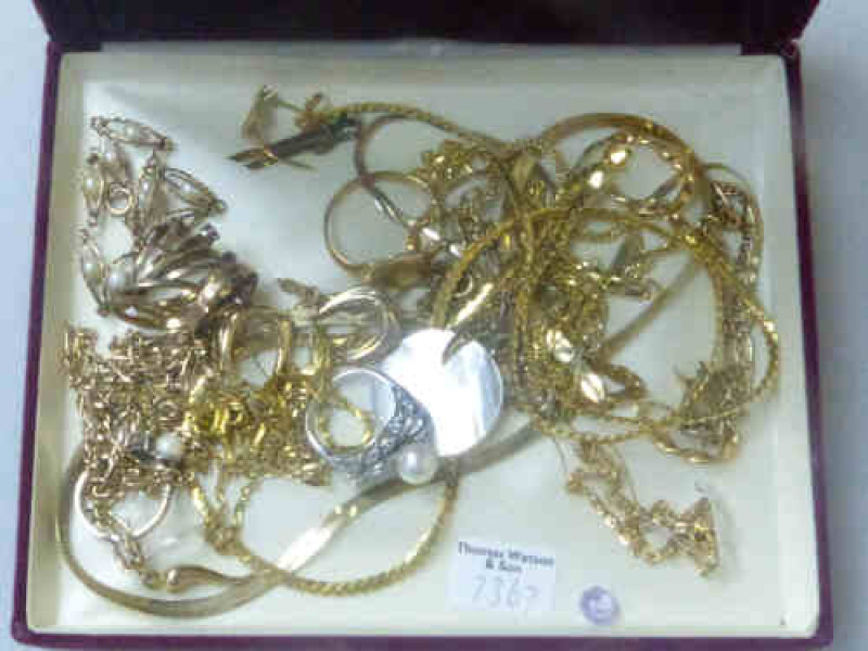 Jewellery including 14ct White Gold, Diamond and Pearl Ring; 9ct Yellow Gold Bracelet; 9ct Yellow Gold Necklace; 9ct Gold Monogrammed Signet Ring etc