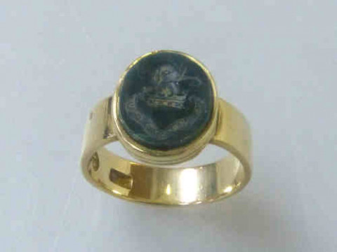 19th Century 15ct Gold Ring with Hinged Carved Hardstone Seal, 7.2grams