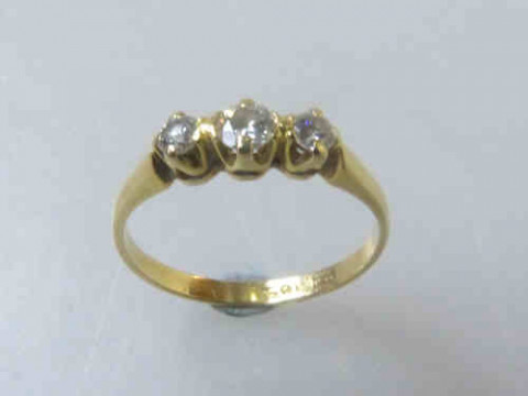 Three Stone Diamond and 18ct Gold Ring, Size P