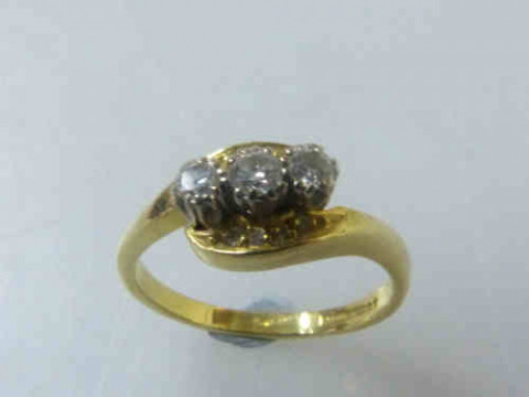 Three Stone Diamond and 18ct Gold Crossover Ring, Size P