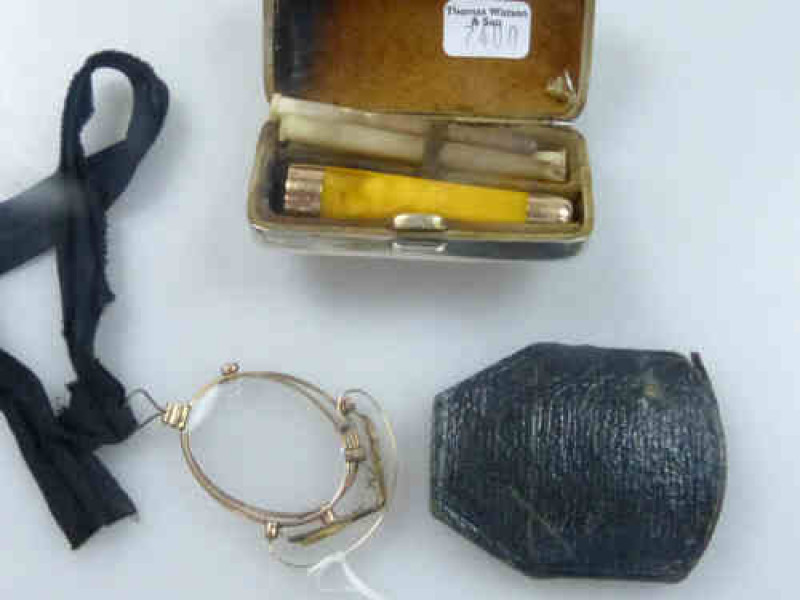 15ct Gold Mounted Cheroot Holder, and, Folding Pin Nez