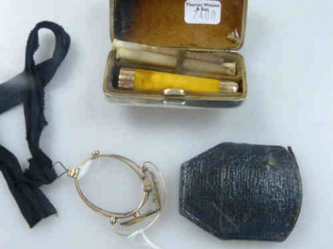 15ct Gold Mounted Cheroot Holder, and, Folding Pin Nez