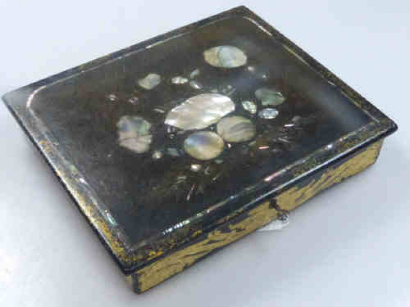 Victorian Mother of Pearl Inlaid Papier Mache Trinket Box