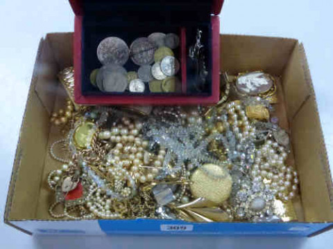 Jewellery, Coins, and Silver Medallions