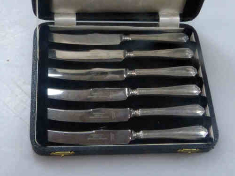 Set of Six Silver Handled Tea Knives, Cased