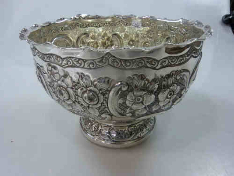 Late Victorian Silver Bowl, London 1898, Embossed with Foliage and C-Scrolls, 17.5 Troy ozs