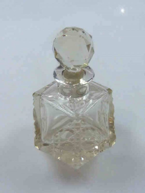 Silver Collared Scent Bottle, Chester 1910