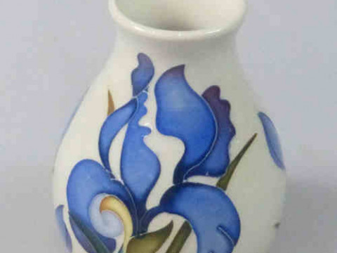 Moorcroft Vase Dated 2009