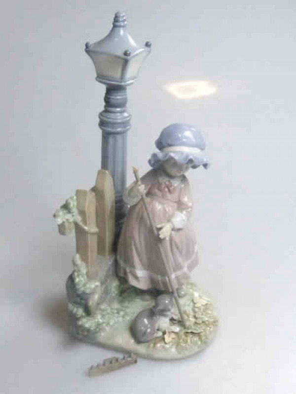 Lladro Figure 'Girl by a Street Light'