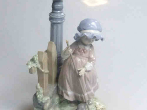 Lladro Figure 'Girl by a Street Light'