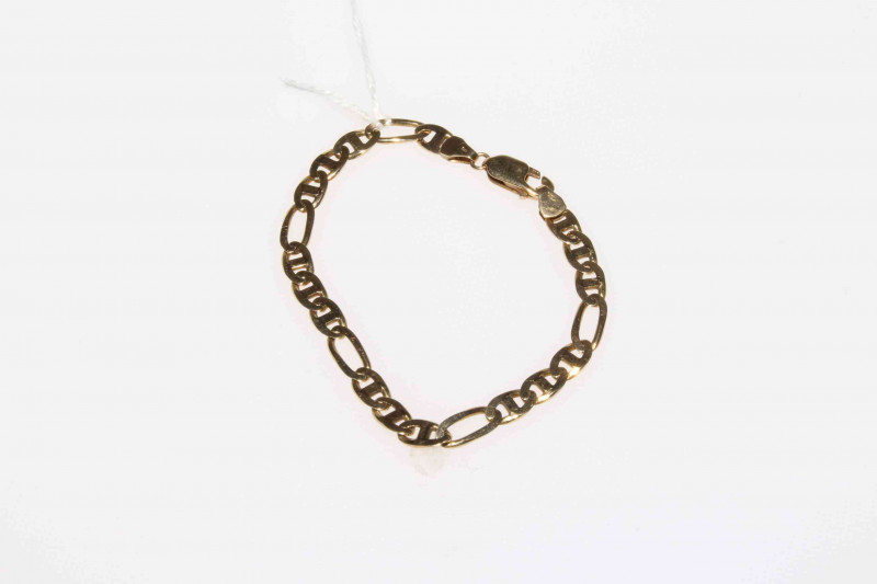 9 carat gold flat link bracelet.