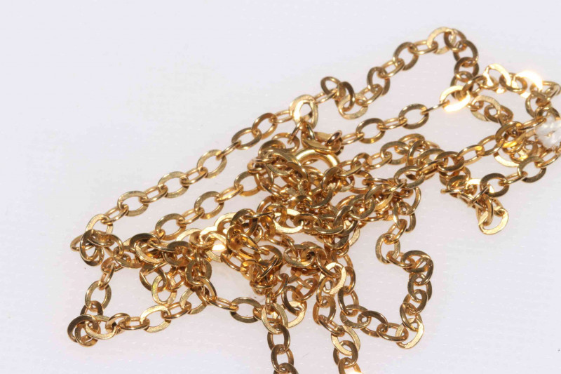 9 carat gold chain necklace, 23in length.