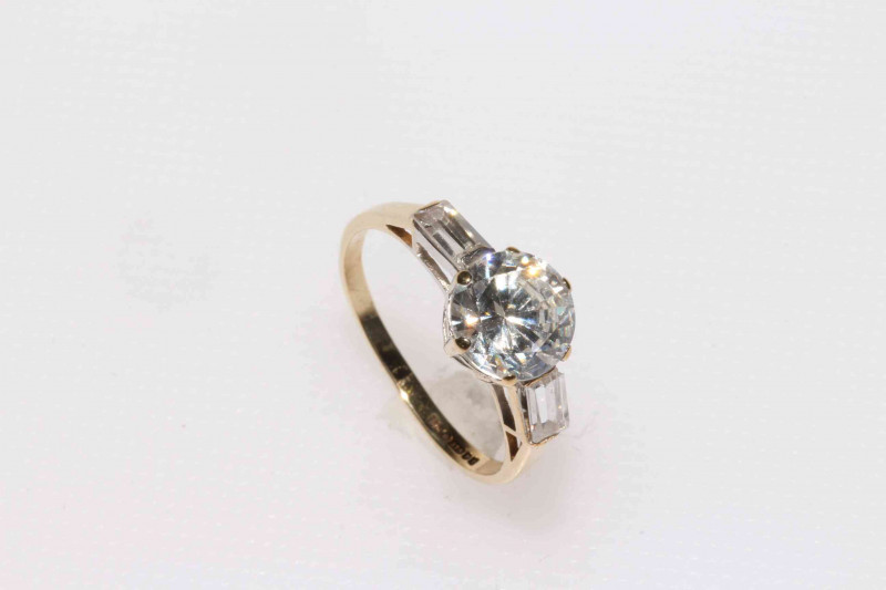 9 carat gold 2 carat cubic zirconia ring, size K.