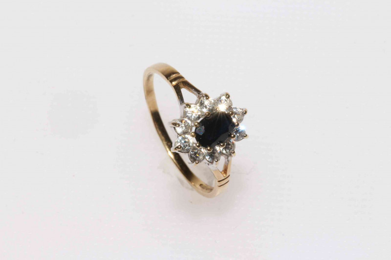 9 carat gold dress ring.