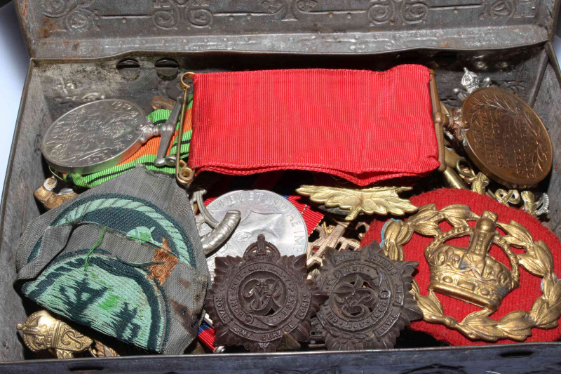 Assorted military cap badges and medals including Special Constabulary awarded to Albert Smith, Economy plastic RASC, Canadian.