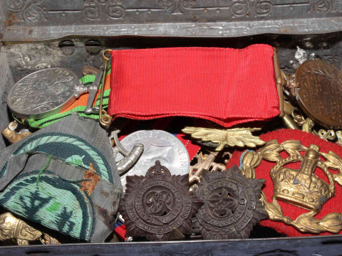 Assorted military cap badges and medals including Special Constabulary...