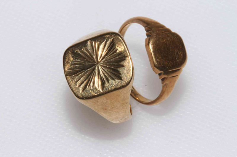 Two 9 carat gold rings.