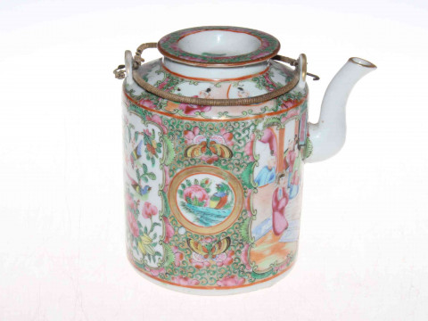 Cantonese teapot with birds and floral decoration, 16cm.