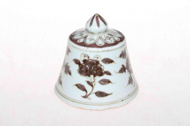 Unusual brown and white floral Chinese lid, 12cm.