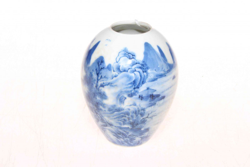 Chinese blue and white pot, 12cm.