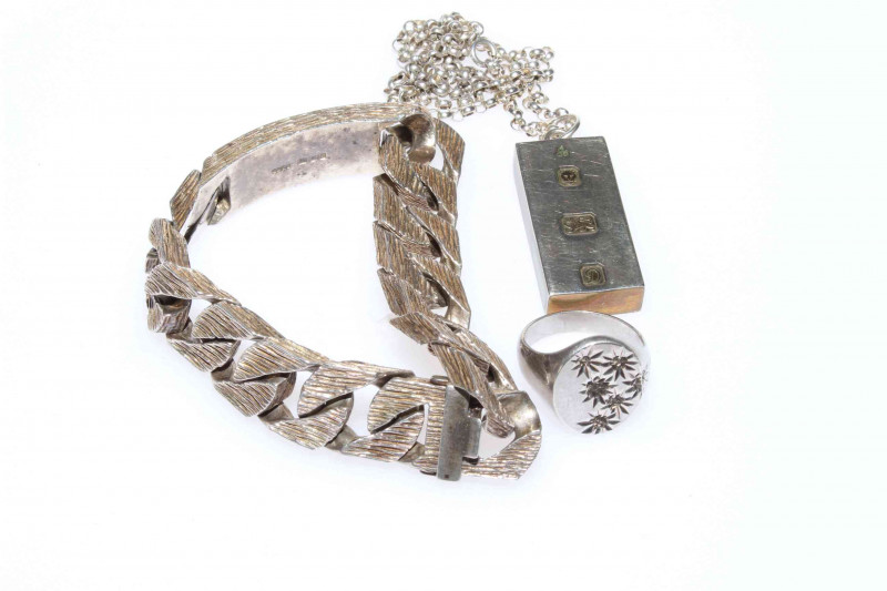 Gents heavy silver bracelet, ring and ingot with chain (3)