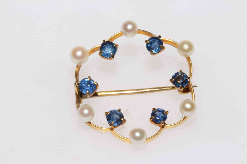 9ct gold sapphire and pearl brooch