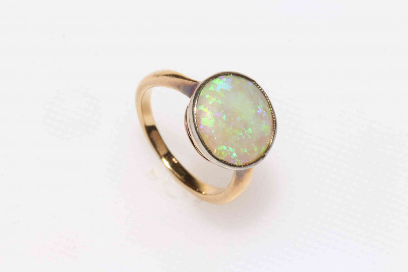 Victorian opal ring set in yellow gold, probably 18ct, boxed