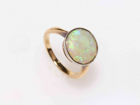 Victorian opal ring set in yellow gold, probably 18ct, boxed