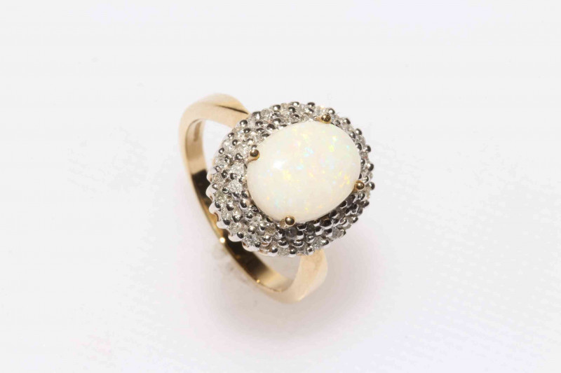 9ct gold opal ring, boxed