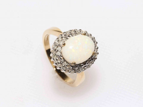 9ct gold opal ring, boxed