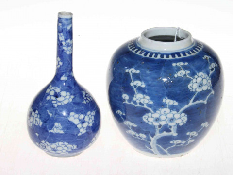 Blue and white blossom ginger jar and small vase (2)