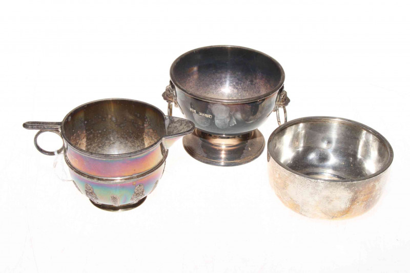 Victorian silver cream jug, London 1899, together with two silver basins (3) 9oz
