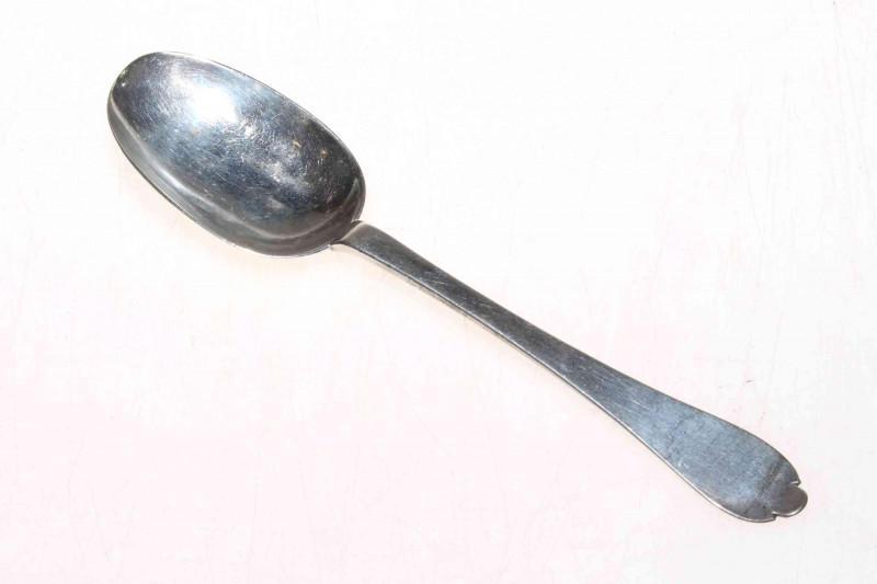 Early 18th Century (Queen Anne?) silver dog nose spoon, 19.5cm length