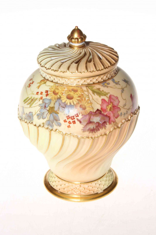 Late 19th century Royal Worcester blush pot pouri vase 