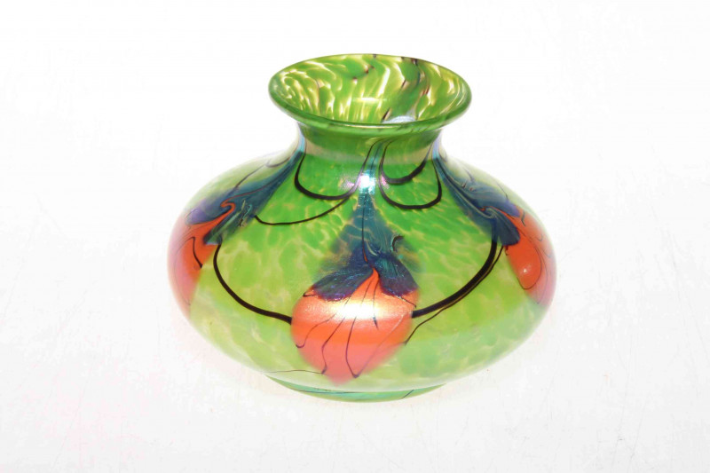 Boxed Okra Fantasia vase, 10cm